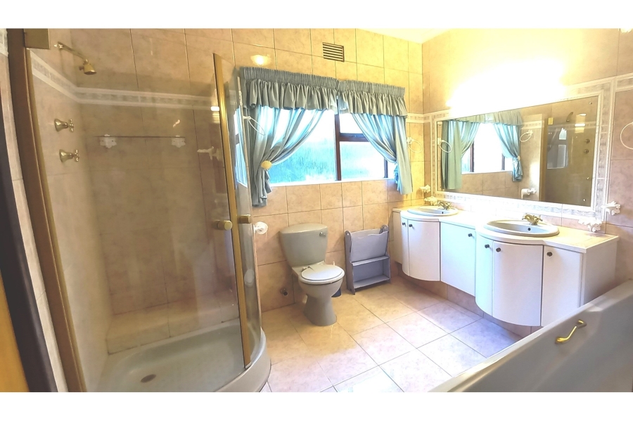 6 Bedroom Property for Sale in Brenton On Sea Western Cape